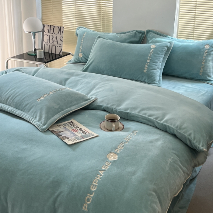 91家纺网 家纺一手货源 找家纺 （总）安妮 2022新款高克重牛奶绒刺绣嵌绳四件套-罗缦