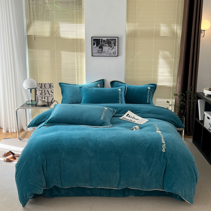 91家纺网 家纺一手货源 找家纺 安妮 2022新款高克重牛奶绒刺绣嵌绳四件套-罗缦 宾利蓝