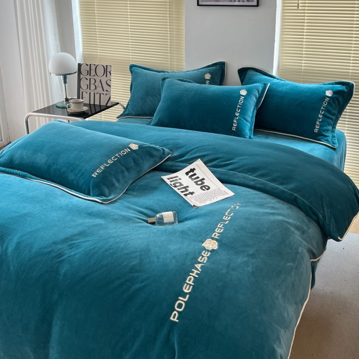 91家纺网 家纺一手货源 找家纺 安妮 2022新款高克重牛奶绒刺绣嵌绳四件套-罗缦 宾利蓝