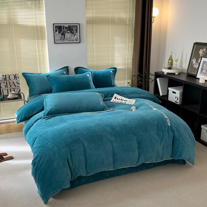 91家纺网 家纺一手货源 找家纺 安妮 2022新款高克重牛奶绒刺绣嵌绳四件套-罗缦 宾利蓝