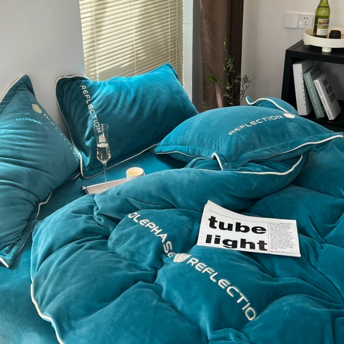 91家纺网 家纺一手货源 找家纺 安妮 2022新款高克重牛奶绒刺绣嵌绳四件套-罗缦 宾利蓝