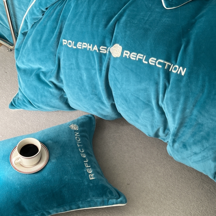 91家纺网 家纺一手货源 找家纺 安妮 2022新款高克重牛奶绒刺绣嵌绳四件套-罗缦 宾利蓝