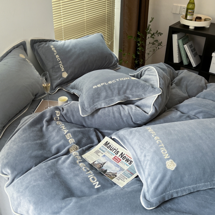 91家纺网 家纺一手货源 找家纺 安妮 2022新款高克重牛奶绒刺绣嵌绳四件套-罗缦 高级灰