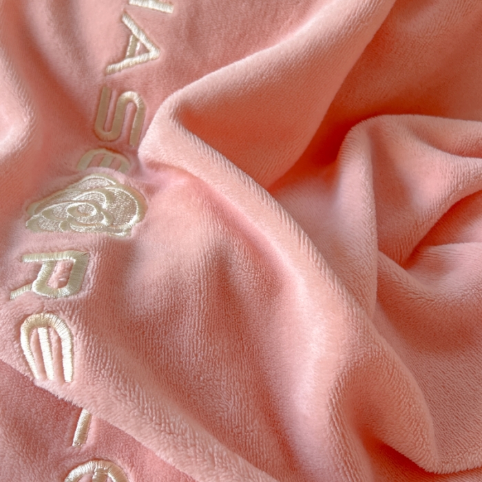 91家纺网 家纺一手货源 找家纺 安妮 2022新款高克重牛奶绒刺绣嵌绳四件套-罗缦 蜜桃粉