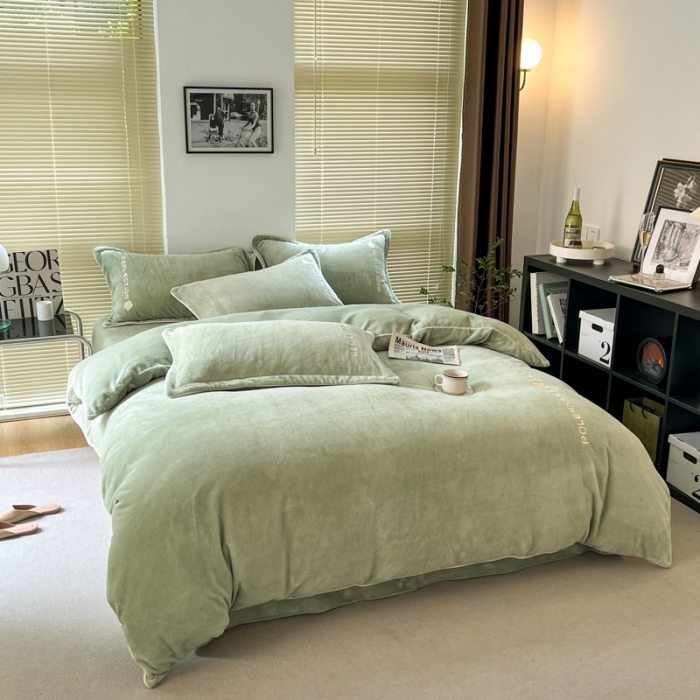 91家纺网 家纺一手货源 找家纺 安妮 2022新款高克重牛奶绒刺绣嵌绳四件套-罗缦 牛油果绿