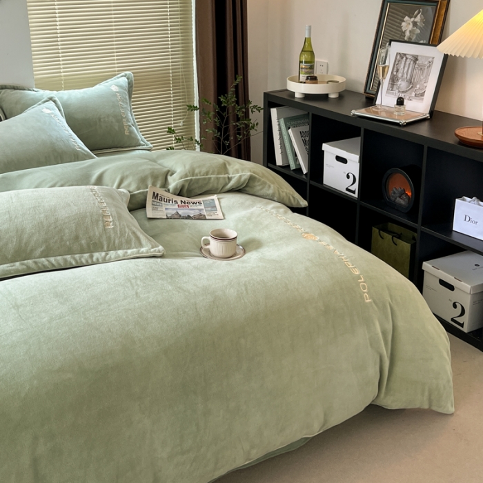 91家纺网 家纺一手货源 找家纺 安妮 2022新款高克重牛奶绒刺绣嵌绳四件套-罗缦 牛油果绿