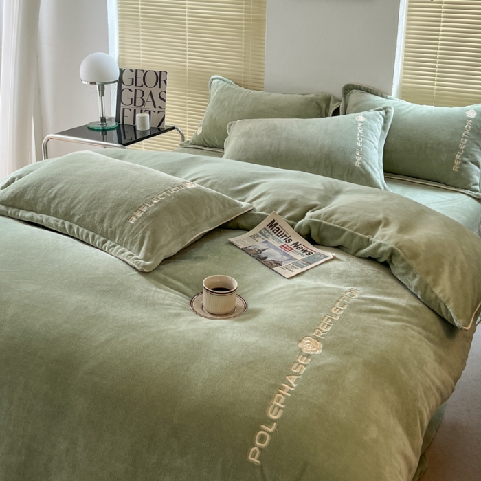 91家纺网 家纺一手货源 找家纺 安妮 2022新款高克重牛奶绒刺绣嵌绳四件套-罗缦 牛油果绿