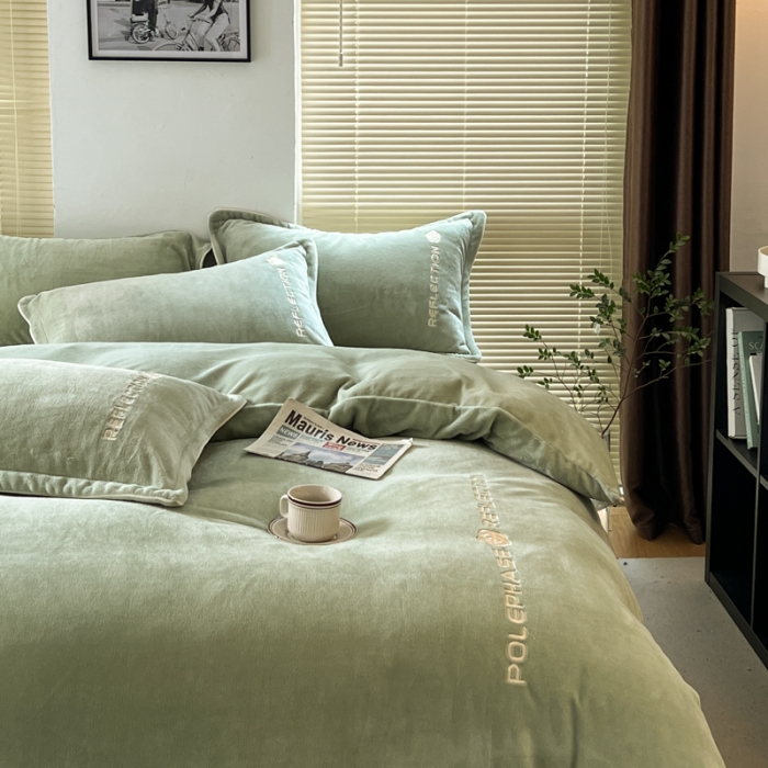 91家纺网 家纺一手货源 找家纺 安妮 2022新款高克重牛奶绒刺绣嵌绳四件套-罗缦 牛油果绿