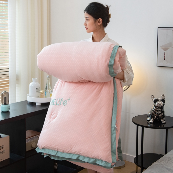 91家纺网 家纺一手货源 找家纺 全季直播A类大豆纤维暖棉绒提花冬被被子被芯 断角花边款豆沙粉