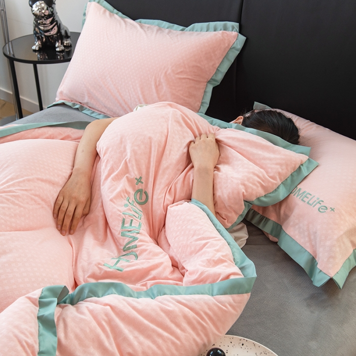 91家纺网 家纺一手货源 找家纺 全季直播A类大豆纤维暖棉绒提花冬被被子被芯 断角花边款豆沙粉