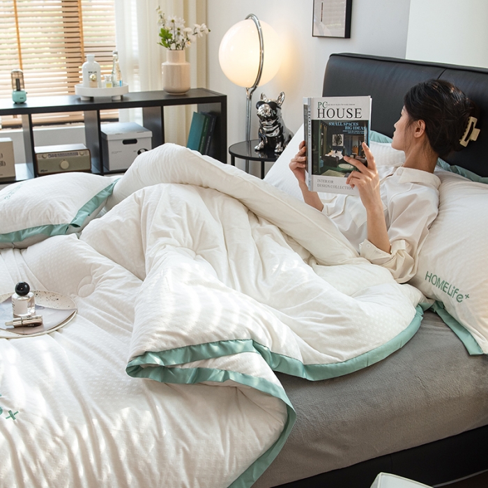 91家纺网 家纺一手货源 找家纺 全季直播A类大豆纤维暖棉绒提花冬被被子被芯 断角花边款奶琪白