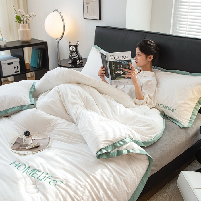 91家纺网 家纺一手货源 找家纺 全季直播A类大豆纤维暖棉绒提花冬被被子被芯 断角花边款奶琪白