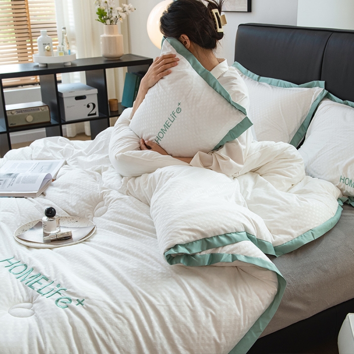 91家纺网 家纺一手货源 找家纺 全季直播A类大豆纤维暖棉绒提花冬被被子被芯 断角花边款奶琪白