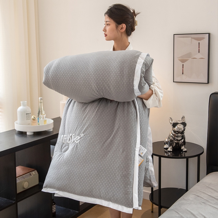 91家纺网 家纺一手货源 找家纺 全季直播A类大豆纤维暖棉绒提花冬被被子被芯 断角花边款绅旅灰