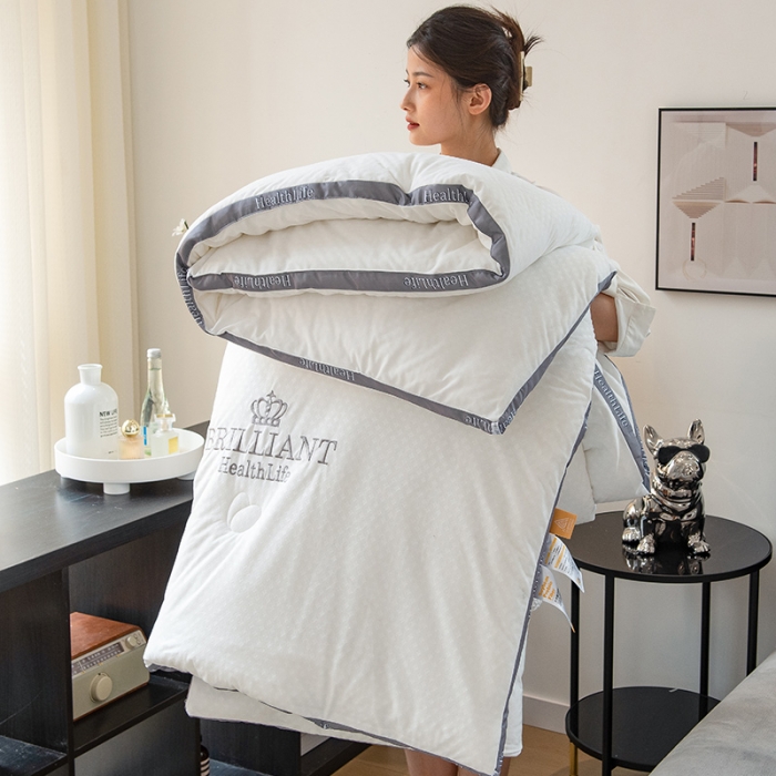 91家纺网 家纺一手货源 找家纺 全季直播A类大豆纤维暖棉绒提花冬被被子被芯 字母立体款烟慕灰