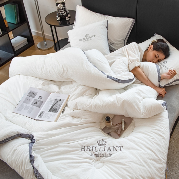 91家纺网 家纺一手货源 找家纺 全季直播A类大豆纤维暖棉绒提花冬被被子被芯 字母立体款烟慕灰