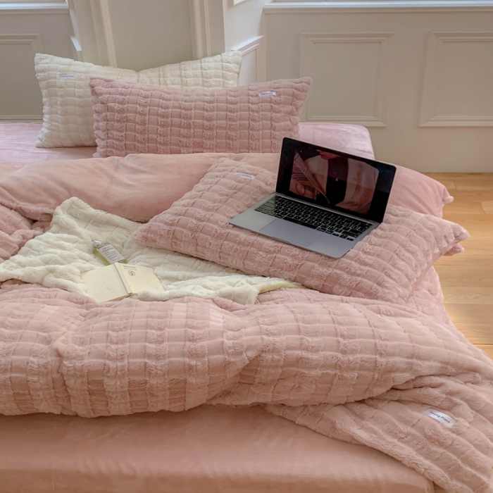 91家纺网 家纺一手货源 找家纺 （总）洋铭区 2022新款獭兔绒四件套