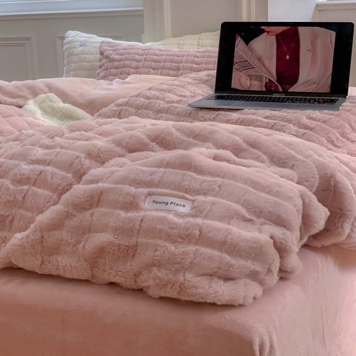 91家纺网 家纺一手货源 找家纺 （总）洋铭区 2022新款獭兔绒四件套