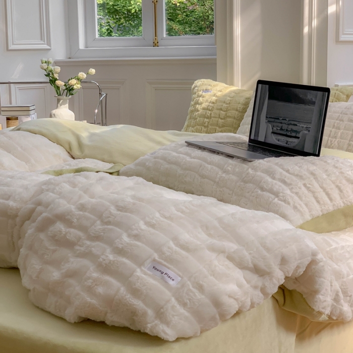 91家纺网 家纺一手货源 找家纺 洋铭区 2022新款獭兔绒四件套 獭兔绒-甜白