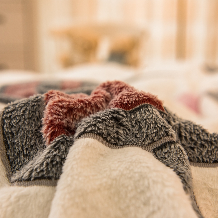 91家纺网 家纺一手货源 找家纺 懒猫 2022新品大版雪花绒活性印花四件套 爱心兔