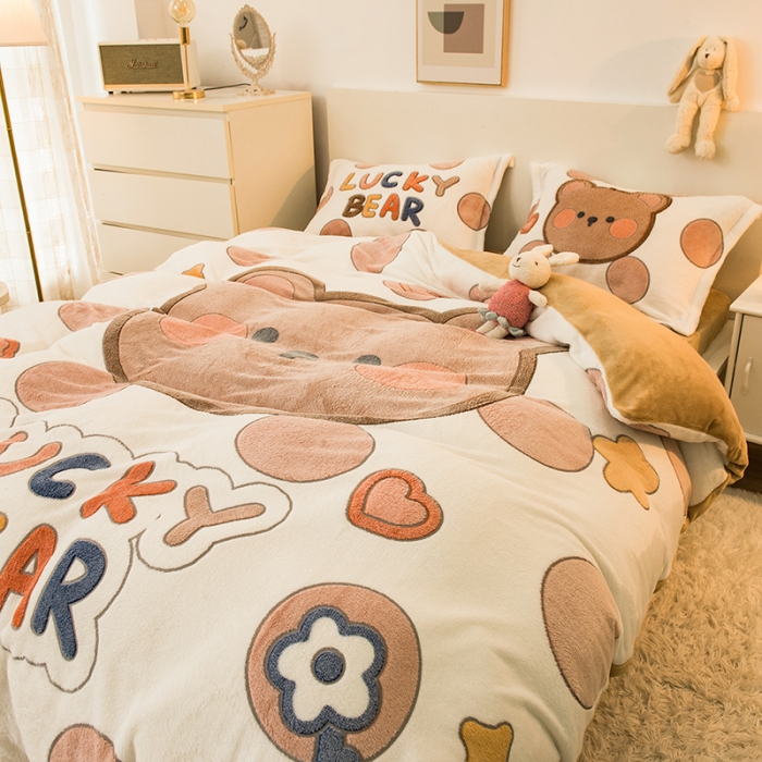 91家纺网 家纺一手货源 找家纺 懒猫 2022新品大版雪花绒活性印花四件套 贝尔熊