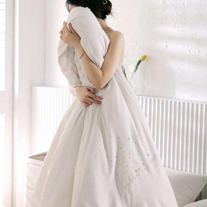 91家纺网 家纺一手货源 找家纺 伊被源2022新款抗菌大豆被冬被春秋被被芯被子-雪山麋鹿白色