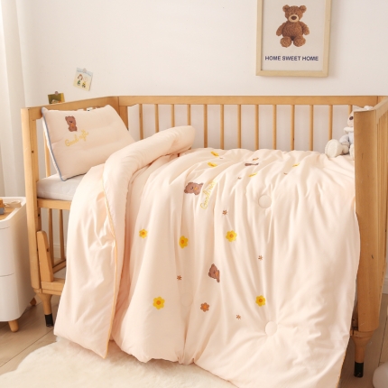 91家纺网 家纺一手货源 找家纺 （总）A类水洗棉磨毛绣花幼儿园冬被大豆儿童春秋被芯宝宝午睡被