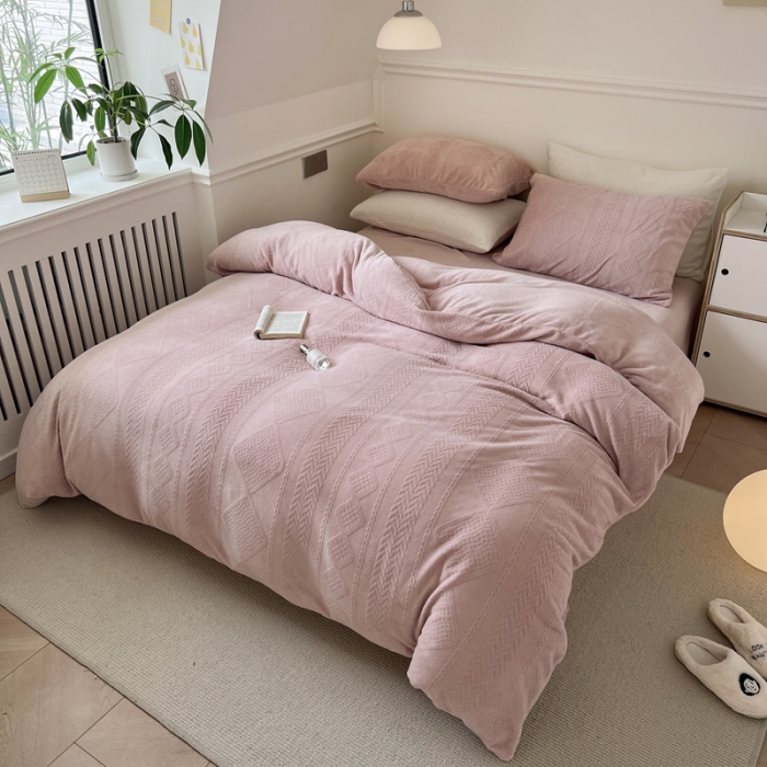 91家纺网 家纺一手货源 找家纺 总怡家居2022新款雕花绒高克重牛奶绒四件套