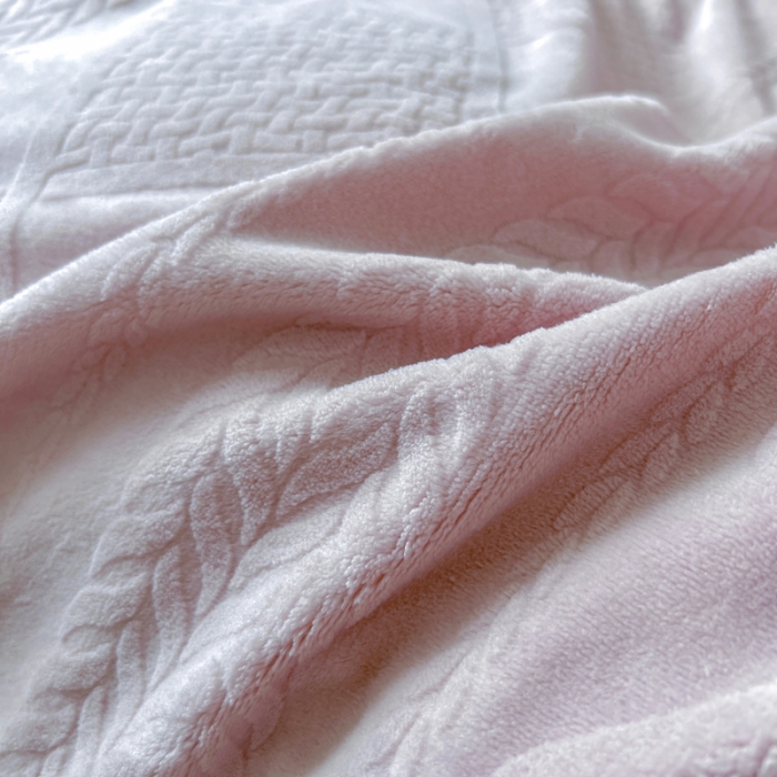 91家纺网 家纺一手货源 找家纺 总怡家居2022新款雕花绒高克重牛奶绒四件套