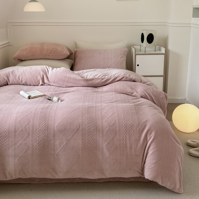 91家纺网 家纺一手货源 找家纺 怡家居2022新款雕花绒高克重牛奶绒四件套 凡希-豆沙