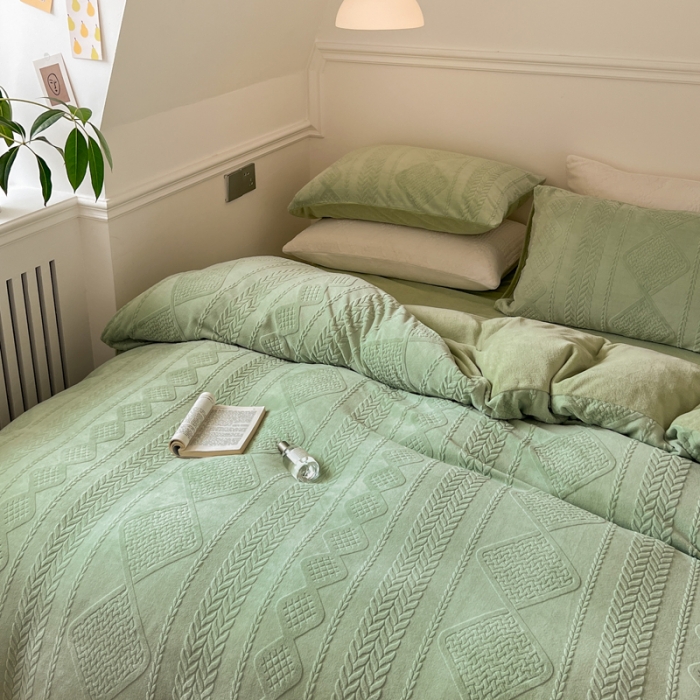 91家纺网 家纺一手货源 找家纺 怡家居2022新款雕花绒高克重牛奶绒四件套 凡希-抹茶绿