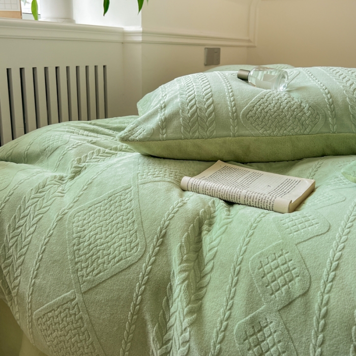 91家纺网 家纺一手货源 找家纺 怡家居2022新款雕花绒高克重牛奶绒四件套 凡希-抹茶绿