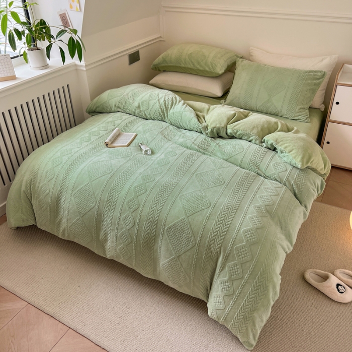 91家纺网 家纺一手货源 找家纺 怡家居2022新款雕花绒高克重牛奶绒四件套 凡希-抹茶绿