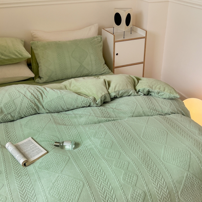 91家纺网 家纺一手货源 找家纺 怡家居2022新款雕花绒高克重牛奶绒四件套 凡希-抹茶绿