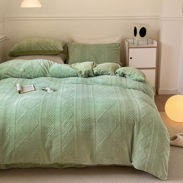 91家纺网 家纺一手货源 找家纺 怡家居2022新款雕花绒高克重牛奶绒四件套 凡希-抹茶绿