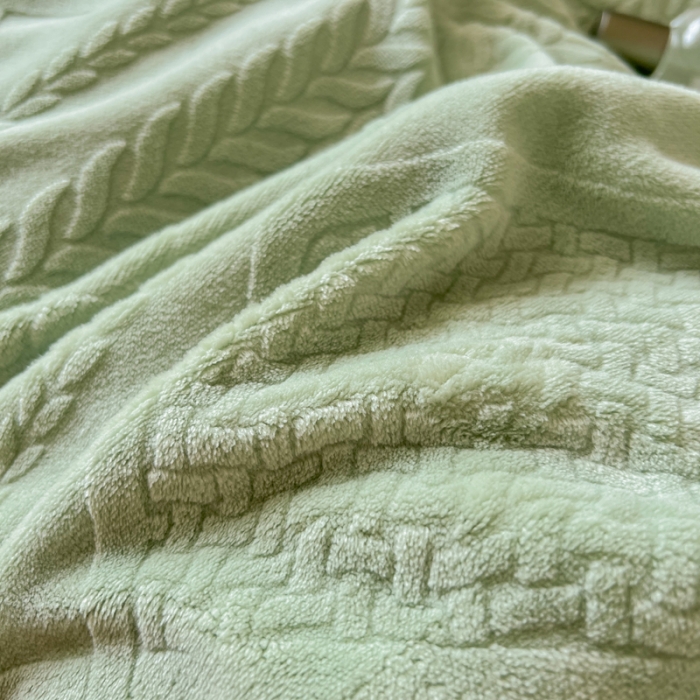 91家纺网 家纺一手货源 找家纺 怡家居2022新款雕花绒高克重牛奶绒四件套 凡希-抹茶绿