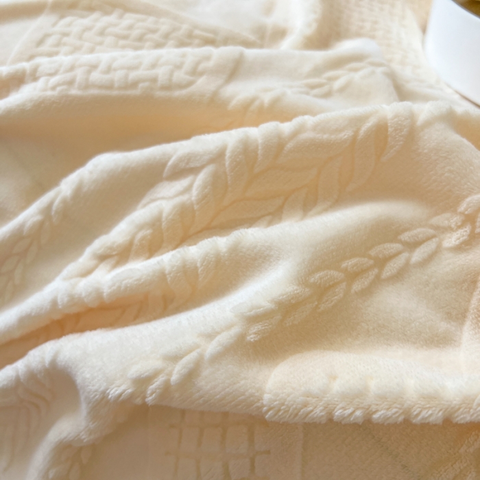 91家纺网 家纺一手货源 找家纺 怡家居2022新款雕花绒高克重牛奶绒四件套 凡希-浅黄