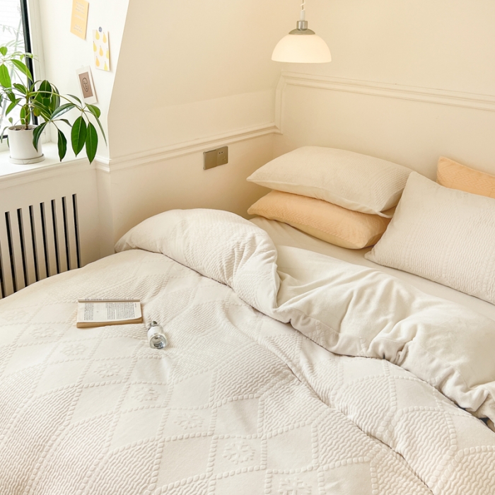 91家纺网 家纺一手货源 找家纺 怡家居2022新款雕花绒高克重牛奶绒四件套 凡希-象牙白