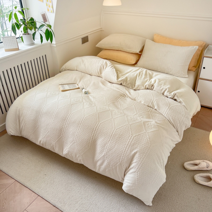 91家纺网 家纺一手货源 找家纺 怡家居2022新款雕花绒高克重牛奶绒四件套 凡希-象牙白