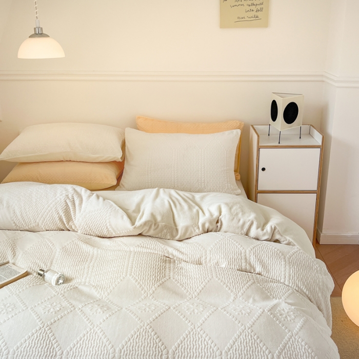 91家纺网 家纺一手货源 找家纺 怡家居2022新款雕花绒高克重牛奶绒四件套 凡希-象牙白