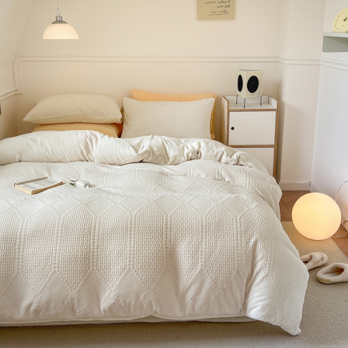 91家纺网 家纺一手货源 找家纺 怡家居2022新款雕花绒高克重牛奶绒四件套 凡希-象牙白