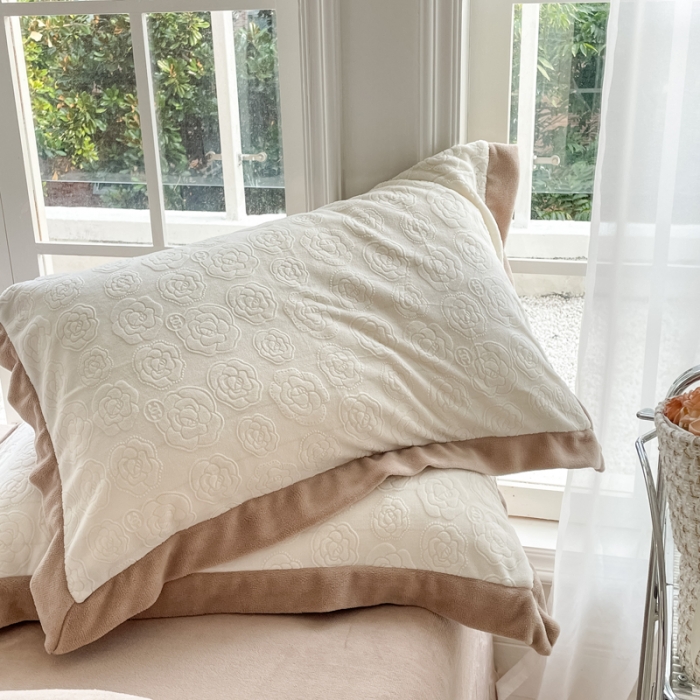 91家纺网 家纺一手货源 找家纺 总怡家居2022新款雕花绒高克重牛奶绒四件套