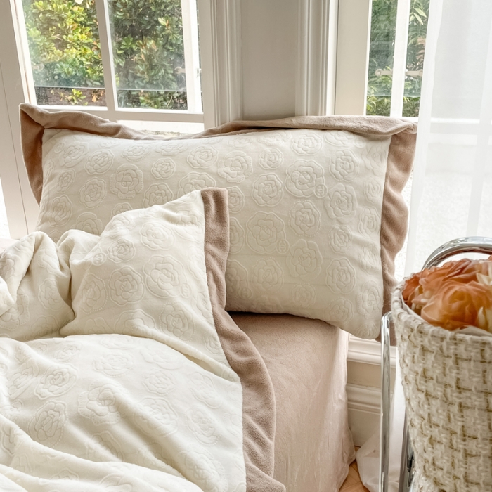 91家纺网 家纺一手货源 找家纺 总怡家居2022新款雕花绒高克重牛奶绒四件套