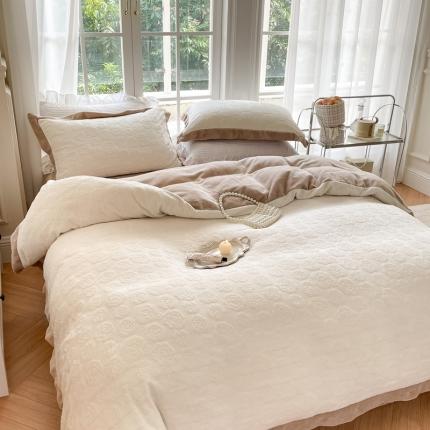 怡家居2022新款雕花绒高克重牛奶绒四件套 温莎-乳白