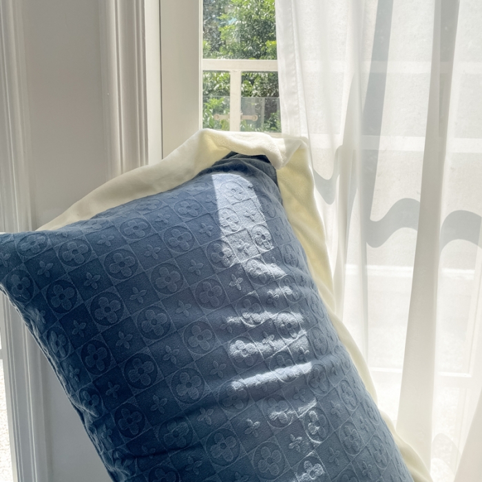 91家纺网 家纺一手货源 找家纺 怡家居2022新款雕花绒高克重牛奶绒四件套 温莎-黛蓝