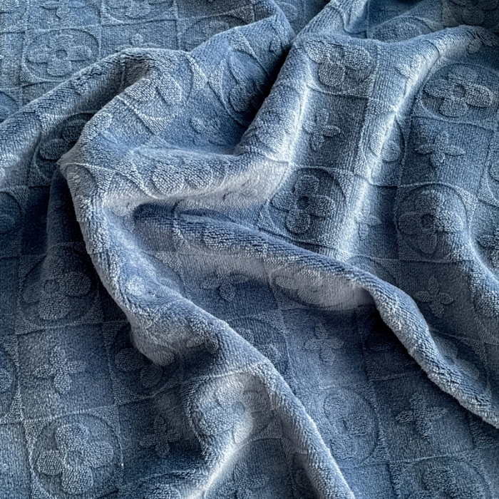 91家纺网 家纺一手货源 找家纺 怡家居2022新款雕花绒高克重牛奶绒四件套 温莎-黛蓝