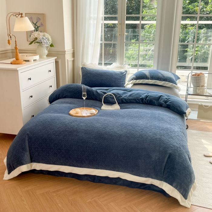 91家纺网 家纺一手货源 找家纺 怡家居2022新款雕花绒高克重牛奶绒四件套 温莎-黛蓝