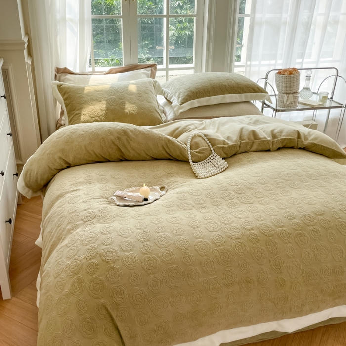 91家纺网 家纺一手货源 找家纺 怡家居2022新款雕花绒高克重牛奶绒四件套 温莎-茶青