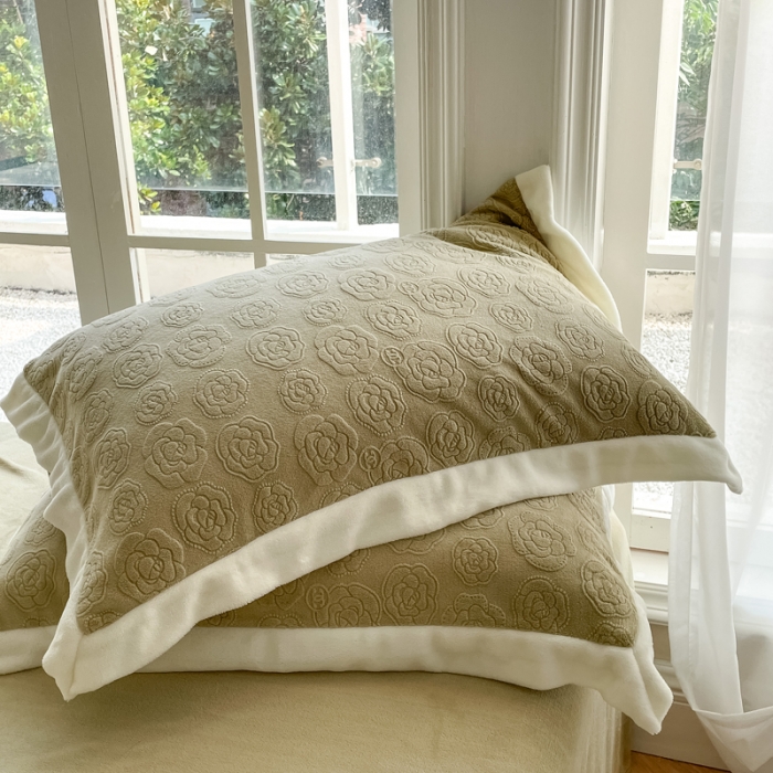 91家纺网 家纺一手货源 找家纺 怡家居2022新款雕花绒高克重牛奶绒四件套 温莎-茶青