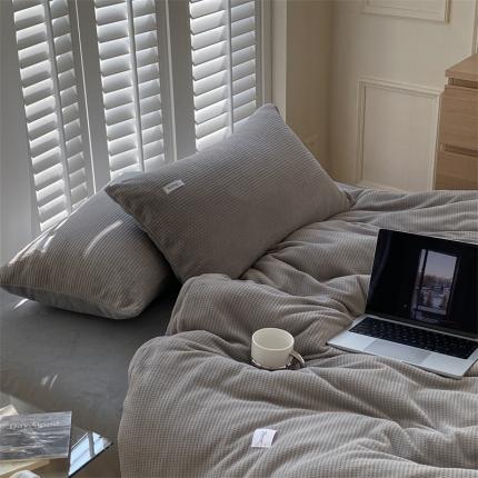 91家纺网 家纺一手货源 找家纺 （总）时光里 2022新款全消光230克华夫格绒牛奶绒四件套